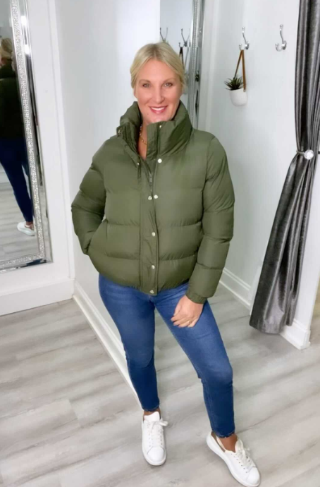 Plumífero Corto Verde con Cuello Alto